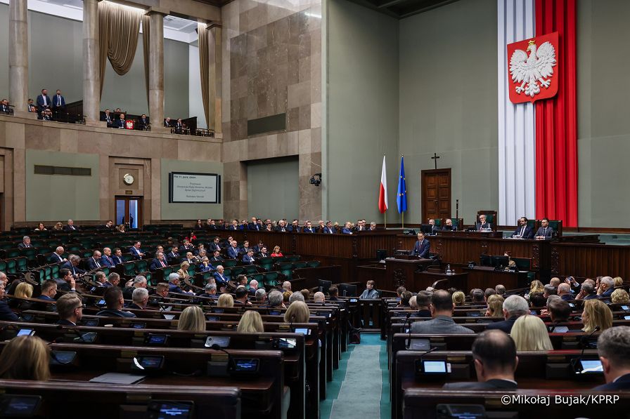 007_Prezydent Karol Nawrocki_Sejm_Expose_Ministra MS_Radosława Sikorskiego_date}_MWB18686.jpg.JPG